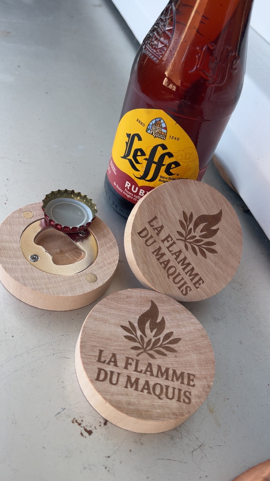 Ouvre-bouteilles magnétique - la flamme du maquis